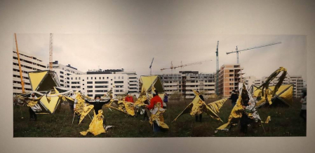 Fotografías de la exposición 'Repensar la periferia' que se expone hasta el 27 de junio en el Pabellón de Mixtos de la Ciudadela de martes a sábado de 11.30 a 13.30 horas y de 18 a 20.30 horas; los domingos únicamente en horario de mañana.