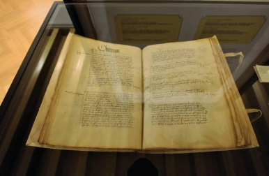 La consejera de Cultura y Deporte del Gobierno de Navarra, Rebeca Esnaola, ha inaugurado en el Archivo Real y General de Navarra la exposición 'Carlos Príncipe de Viana, 1421-1461'cuando se cumple el sexto centenario de su nacimiento.