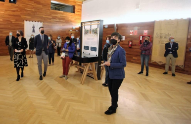 La consejera de Cultura y Deporte del Gobierno de Navarra, Rebeca Esnaola, ha inaugurado en el Archivo Real y General de Navarra la exposición 'Carlos Príncipe de Viana, 1421-1461'cuando se cumple el sexto centenario de su nacimiento.