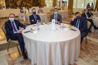 El expresidente de Telefónica dio una charla bajo el título "España 5.0. Hacia un nuevo modelo de reindustrialización" durante la jornada de DN Management celebrada este martes, 25 de mayo, en el hotel Tres Reyes de Pamplona.