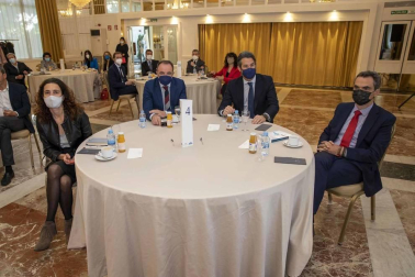 El expresidente de Telefónica dio una charla bajo el título "España 5.0. Hacia un nuevo modelo de reindustrialización" durante la jornada de DN Management celebrada este martes, 25 de mayo, en el hotel Tres Reyes de Pamplona.