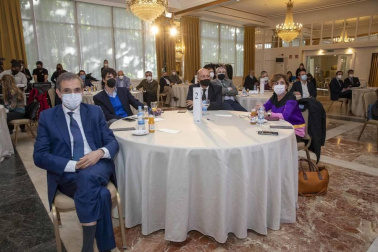 El expresidente de Telefónica dio una charla bajo el título "España 5.0. Hacia un nuevo modelo de reindustrialización" durante la jornada de DN Management celebrada este martes, 25 de mayo, en el hotel Tres Reyes de Pamplona.