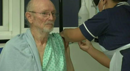 Muere William Shakespeare, el primer hombre en recibir la vacuna contra el Covid en Reino Unido