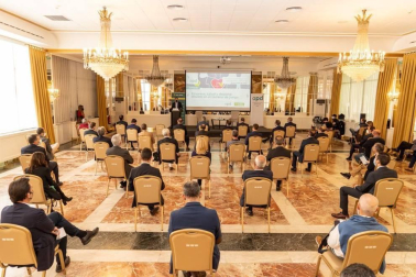 Bajo el epígrafe de 'Empresa, salud y deporte: aliados en el terreno de juego' y con la colaboración de Caja Rural de Navarra, la APD ha celebrado este jueves una jornada en el Hotel Tres Reyes de Pamplona.