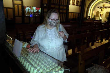 Fotos de gente que visitó la capilla de San Fermín entre el sábado 22 de mayo y el miércoles 26.