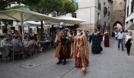 Olite recreó el sábado los fastos que siguieron a la feliz noticia del nacimiento de Carlos, el primer Príncipe de Viana, el 29 de mayo de 1421, justo seis siglos despúes. Comenzaba la novelesca historia del heredero que no reinó.