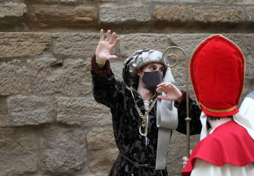 Olite recreó el sábado los fastos que siguieron a la feliz noticia del nacimiento de Carlos, el primer Príncipe de Viana, el 29 de mayo de 1421, justo seis siglos despúes. Comenzaba la novelesca historia del heredero que no reinó.