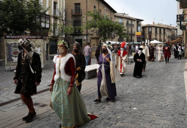 Olite recreó el sábado los fastos que siguieron a la feliz noticia del nacimiento de Carlos, el primer Príncipe de Viana, el 29 de mayo de 1421, justo seis siglos despúes. Comenzaba la novelesca historia del heredero que no reinó.