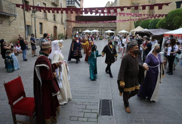 Olite recreó el sábado los fastos que siguieron a la feliz noticia del nacimiento de Carlos, el primer Príncipe de Viana, el 29 de mayo de 1421, justo seis siglos despúes. Comenzaba la novelesca historia del heredero que no reinó.