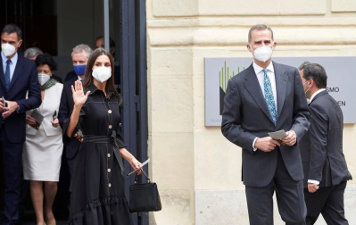 l Centro Memorial de las Víctimas del Terrorismo en Vitoria ha sido inaugurado oficialmente este martes por el rey, Felipe VI, quien ha asegurado que las víctimas son "uno de los pilares éticos de la democracia" y un elemento fundamental para evitar "cualquier legitimación o justificación" de la violencia.