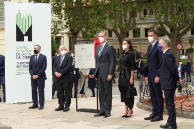 l Centro Memorial de las Víctimas del Terrorismo en Vitoria ha sido inaugurado oficialmente este martes por el rey, Felipe VI, quien ha asegurado que las víctimas son "uno de los pilares éticos de la democracia" y un elemento fundamental para evitar "cualquier legitimación o justificación" de la violencia.