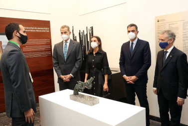 l Centro Memorial de las Víctimas del Terrorismo en Vitoria ha sido inaugurado oficialmente este martes por el rey, Felipe VI, quien ha asegurado que las víctimas son "uno de los pilares éticos de la democracia" y un elemento fundamental para evitar "cualquier legitimación o justificación" de la violencia.