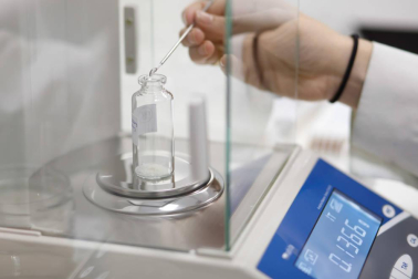 El consejero de Desarrollo Económico y Empresarial, Mikel Irujo, ha inaugurado el laboratorio CEINHealth Biotechlab, puesto en marcha por CEIN en las instalaciones de su Vivero de Innovación, en Noáin. Se trata de un espacio tecnológico compartido para startups biotecnológicas del sector de salud que inician su actividad o están en las primeras fases de crecimiento.