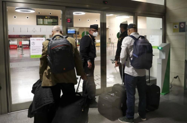 El líder del Frente Polisario viajó por carretera de Logroño a Noáin acompañado de su personal de confianza. Un vuelo argelino lo sacará de España donde fue atendido y tratado contra el coronavirus.
