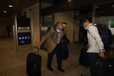 El líder del Frente Polisario viajó por carretera de Logroño a Noáin donde un vuelo argelino lo sacó de España donde fue atendido y tratado contra el coronavirus.