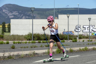 Una treintena de adeptos se dieron cita en Ardoi este sábado, 5 de junio, en la competición de esquí sobre patines.
