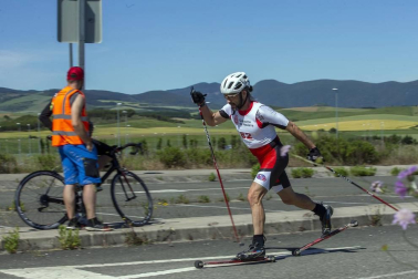 Una treintena de adeptos se dieron cita en Ardoi este sábado, 5 de junio, en la competición de esquí sobre patines.