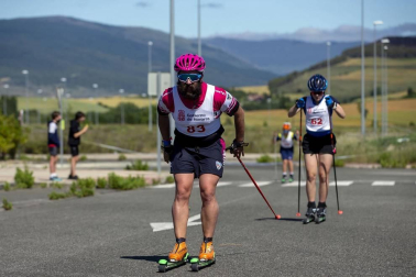 Una treintena de adeptos se dieron cita en Ardoi este sábado, 5 de junio, en la competición de esquí sobre patines.
