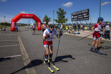 Una treintena de adeptos se dieron cita en Ardoi este sábado, 5 de junio, en la competición de esquí sobre patines.