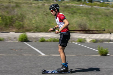 Una treintena de adeptos se dieron cita en Ardoi este sábado, 5 de junio, en la competición de esquí sobre patines.