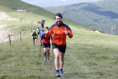 Más de 200 participantes tomaron la salida de la prueba de 30 kilómetros entre Casas de Irati, llegada a la cumbre del Orhi.y descenso nuevamente a Casas de Irati.