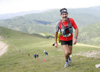 Más de 200 participantes tomaron la salida de la prueba de 30 kilómetros entre Casas de Irati, llegada a la cumbre del Orhi.y descenso nuevamente a Casas de Irati.