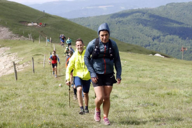 Más de 200 participantes tomaron la salida de la prueba de 30 kilómetros entre Casas de Irati, llegada a la cumbre del Orhi.y descenso nuevamente a Casas de Irati.