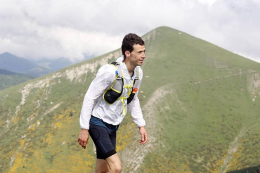 Más de 200 participantes tomaron la salida de la prueba de 30 kilómetros entre Casas de Irati, llegada a la cumbre del Orhi.y descenso nuevamente a Casas de Irati.