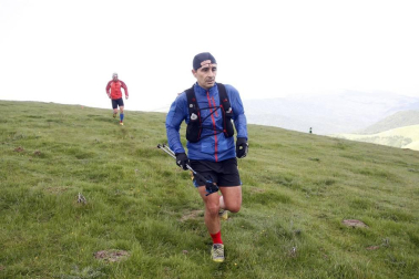 Más de 200 participantes tomaron la salida de la prueba de 30 kilómetros entre Casas de Irati, llegada a la cumbre del Orhi.y descenso nuevamente a Casas de Irati.