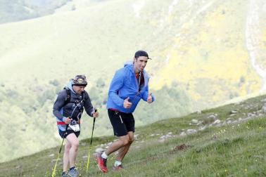 Más de 200 participantes tomaron la salida de la prueba de 30 kilómetros entre Casas de Irati, llegada a la cumbre del Orhi.y descenso nuevamente a Casas de Irati.