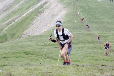 Más de 200 participantes tomaron la salida de la prueba de 30 kilómetros entre Casas de Irati, llegada a la cumbre del Orhi.y descenso nuevamente a Casas de Irati.