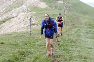 Más de 200 participantes tomaron la salida de la prueba de 30 kilómetros entre Casas de Irati, llegada a la cumbre del Orhi.y descenso nuevamente a Casas de Irati.