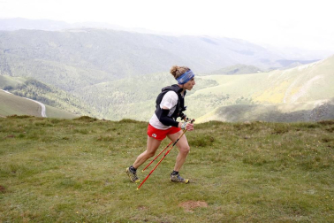 Más de 200 participantes tomaron la salida de la prueba de 30 kilómetros entre Casas de Irati, llegada a la cumbre del Orhi.y descenso nuevamente a Casas de Irati.