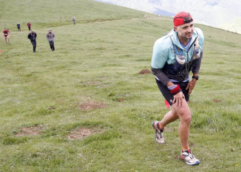 Más de 200 participantes tomaron la salida de la prueba de 30 kilómetros entre Casas de Irati, llegada a la cumbre del Orhi.y descenso nuevamente a Casas de Irati.