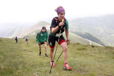 Más de 200 participantes tomaron la salida de la prueba de 30 kilómetros entre Casas de Irati, llegada a la cumbre del Orhi.y descenso nuevamente a Casas de Irati.