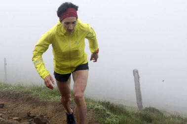 Más de 200 participantes tomaron la salida de la prueba de 30 kilómetros entre Casas de Irati, llegada a la cumbre del Orhi.y descenso nuevamente a Casas de Irati.