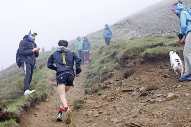 Más de 200 participantes tomaron la salida de la prueba de 30 kilómetros entre Casas de Irati, llegada a la cumbre del Orhi.y descenso nuevamente a Casas de Irati.
