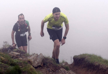 Más de 200 participantes tomaron la salida de la prueba de 30 kilómetros entre Casas de Irati, llegada a la cumbre del Orhi.y descenso nuevamente a Casas de Irati.