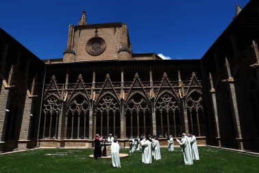 Galería de fotos de la celebración del Corpus Christi, este año sin procesiones en las calles