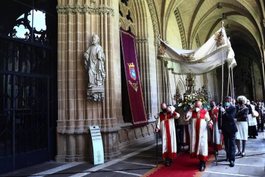 Galería de fotos de la celebración del Corpus Christi, este año sin procesiones en las calles