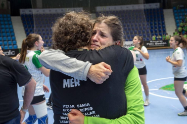 Las navarras lograron el ascenso a División de Honor Plata femenina tras vencer en la final disputada en La Catedral al Usurbil por 20-18.