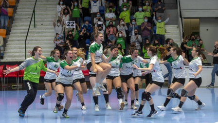 Las navarras lograron el ascenso a División de Honor Plata femenina tras vencer en la final disputada en La Catedral al Usurbil por 20-18.