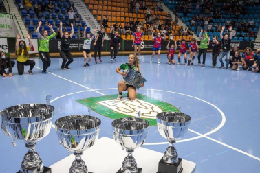 Las navarras lograron el ascenso a División de Honor Plata femenina tras vencer en la final disputada en La Catedral al Usurbil por 20-18.