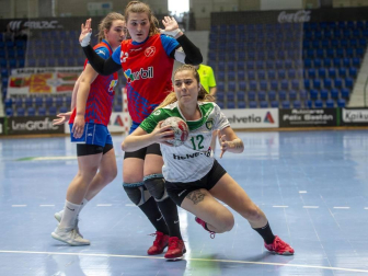 Las navarras lograron el ascenso a División de Honor Plata femenina tras vencer en la final disputada en La Catedral al Usurbil por 20-18.