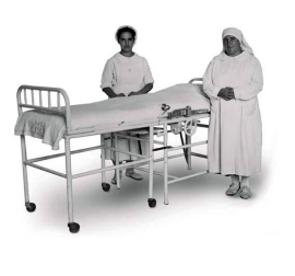 El Ayuntamiento de Pamplona inauguró la muestra en Condestable con fotografías que visibilizan la contribución de las mujeres para mantener en pie la sociedad.