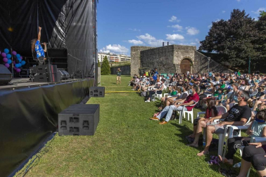 El rock de Minimusic enamora a niños y mayores