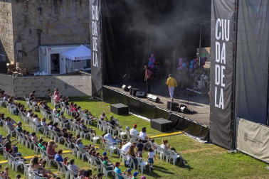 El rock de Minimusic enamora a niños y mayores