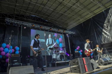 El rock de Minimusic enamora a niños y mayores