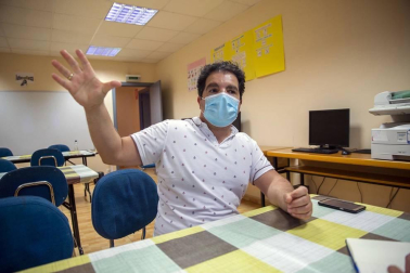 La covid afectó “especialmente a las familias gitanas, casi todas han sufrido casos”. Esto propició un clima de desconfianza que los programas de Educación tratan de mitigar. La Asociación no quiso “dejar frente al abismo” a su pueblo.