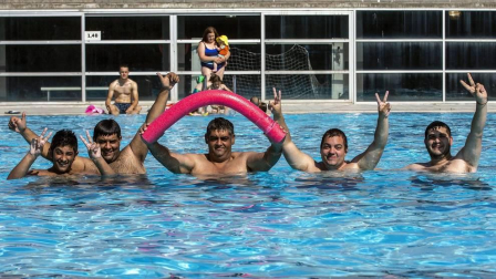 Se formaron colas en los accesos al Complejo Deportivo